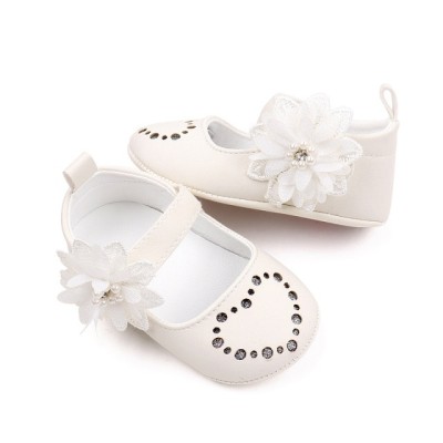 Pantofiori albi sidefati - Heart (Marime Disponibila: 3-6 luni (Marimea 18 foto