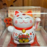 Pisicuța Meneki Neko solară norocoasă