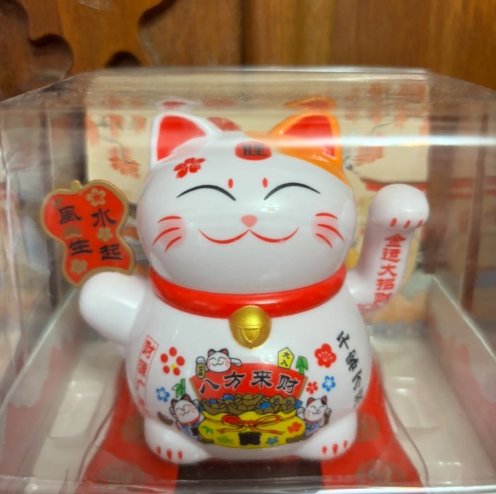 Pisicuța Meneki Neko solară norocoasă