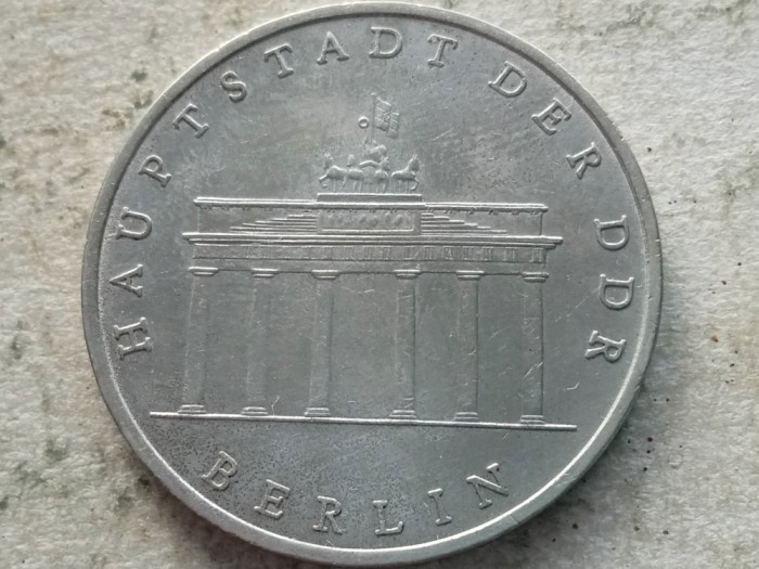 GERMANIA DEMOCRATA-5 MARK 1971 (The Brandenburg gate of Berlin)
