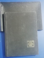 A13 10 Clasor foarte vechi - mixt - contine 345 timbre straine si 353 romanesti