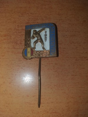 AMS# - INSIGNA A 2- A SPARTACHIADA A TINERETULUI 1957 foto