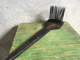 Darac vechi taranesc din lemn si metal realizat manual pentru prelucrat / scarmanat lana sau canepa prima jumatate a sec XX !
