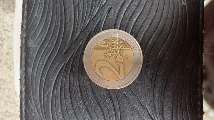 Moneda extrem de rară de 2 euro 1999 cu eroare