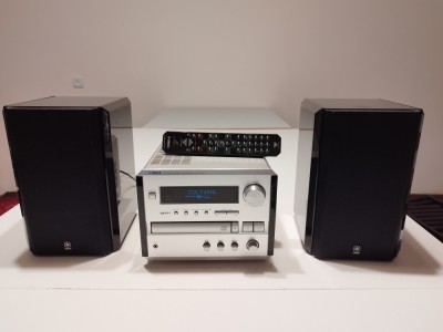 Combina YAMAHA CRX-E150 (CD/Tuner/Amplificator/Boxe,Telecomanda) - Perfecta foto