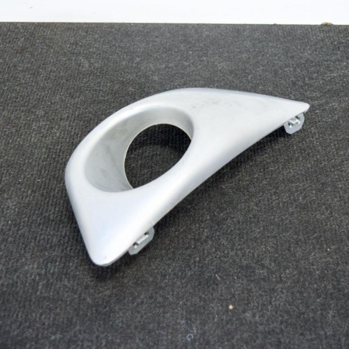 Grila dreapta față DACIA SANDERO II 2012 OEM: 261A20107R 10038543
