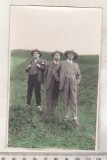 bnk foto Grup de barbati in natura - Puesti Vrancea ? 1926 - colorizata