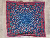 Batic, naframa de par, marime mica pentru fetite, veche traditionala, cu flori rosii, 50x45cm, de fibre naturale/lana