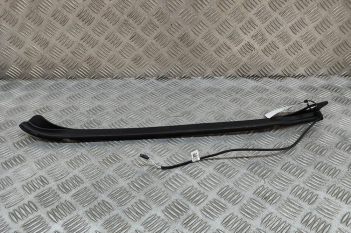 Ornament picurator haion dreapta VW TOUAREG 7P5 2016 OEM: 7P6827712 24471671
