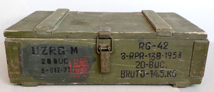 Lada militara de munitie rom&acirc;nească pentru 20 grenade, productie RPR 1953, stare perfecta