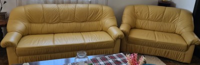Canapele de piele crem foto