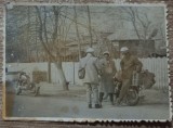Fotografie de grup cu motociclete, Romania comunista
