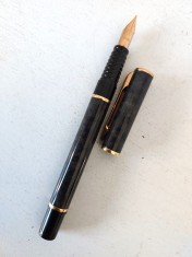 Stiloul Waterman Marble vintage, penita de aur si accente placate in aur, Franța