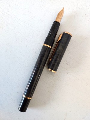 Stiloul Waterman Marble vintage, penita de aur si accente placate in aur, Franța foto