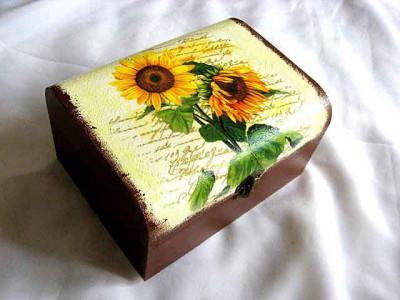 Cutie cu floarea soarelui pe fundal gen carte postala, cutie bijuterii 27417 foto