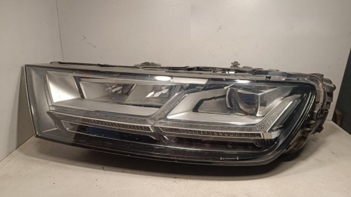 Audi Q7 4M Headlight/headlamp 4M0941033