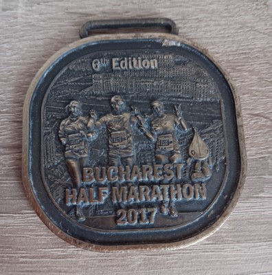 QW1 2 - Medalie - tematica sport - maraton - Bucuresti - 2017 foto