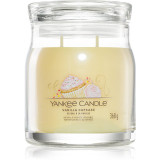 Yankee Candle Vanilla Cupcake lum&acirc;nare parfumată Signature 368 g