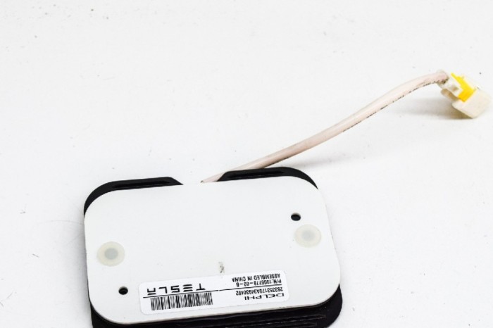 Alt modul de control TESLA MODEL S 2015 OEM: 1005778-00-B 11551424