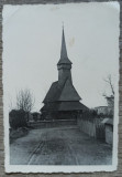 Biserica maramuresana din lemn cu troita, perioada interbelica// foto