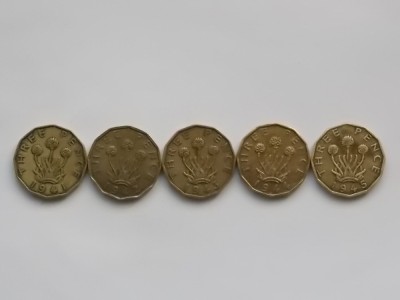 LOT 5 MONEDE DIFERITE 3 PENCE GBR foto