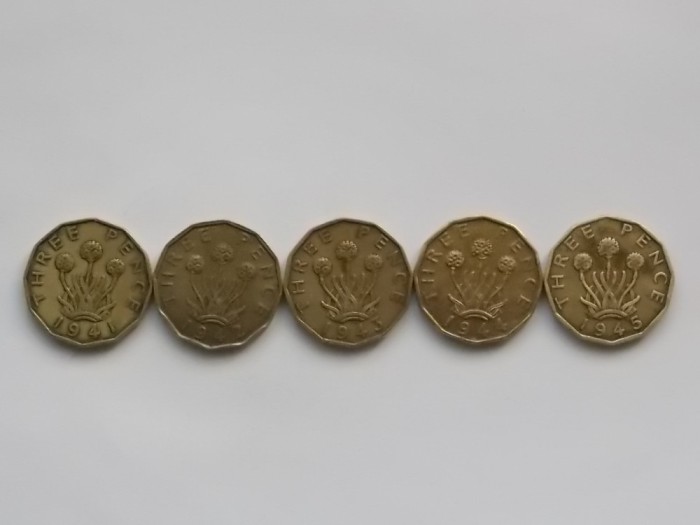 LOT 5 MONEDE DIFERITE 3 PENCE GBR