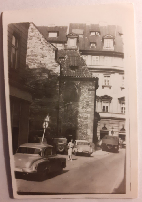 Fotografie din Praga cu automobil