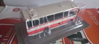 Macheta autobuz Jelcz 080 - Masini de legenda - Ungaria plus revista scara 1:72 foto