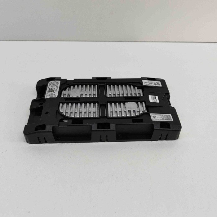 Amplificator de antena PORSCHE Taycan 2021 OEM: 9J1035504B,9J1.035.504.B,4774A-19300,RK7193-00,10R-058802