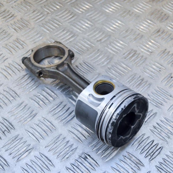 Piston AUDI A4 8EC, B7 2005 OEM: 038107065HS,038107065HT 10036632