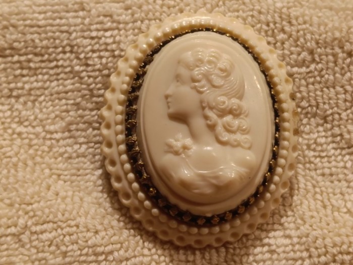 BROSA CONTESA splendida 1850 BIEDERMEIER AUSTRIA impecabila UNICA manopera EXCEPTIONALA de colectie SUPERBA