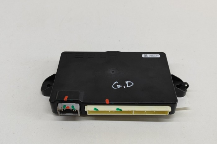 Modul de control ușă dreapta spate TESLA MODEL X 2016 OEM: 1045490-10-D 23074653
