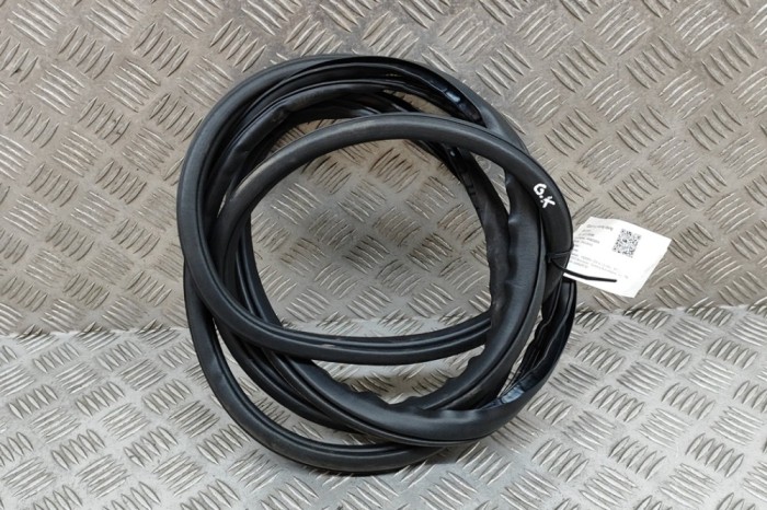 Garnitura ușă st&acirc;nga spate HONDA CR-V VI RS_, RY_ 2024 OEM: 72850-3B4-H01 | 28138598