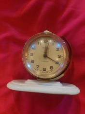 Ceas vechi de masa SLAVA per.Comunista,Made in USSR-geam bombat,LIPSA CHEITA DE INTORS se vinde ca defect pt.a fi reparat,de folosinta sau de colectie