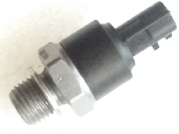 Senzor presiune ulei 8200670469 8200970471 Dacia . Nou si original Renault