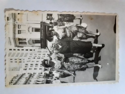 Fotografie stradală 6/9 cm cu Restaurantul București foto