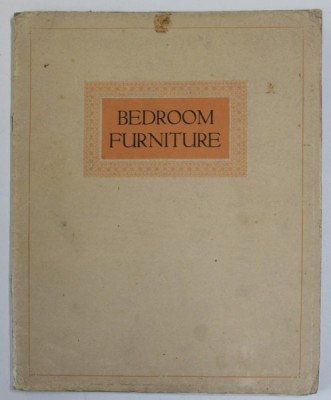 A FEW EXAMPLES OF BEDROOM FURNITURE , IN THE SHOWROOM OF MAPLE et. CO , CCA. 1900 foto