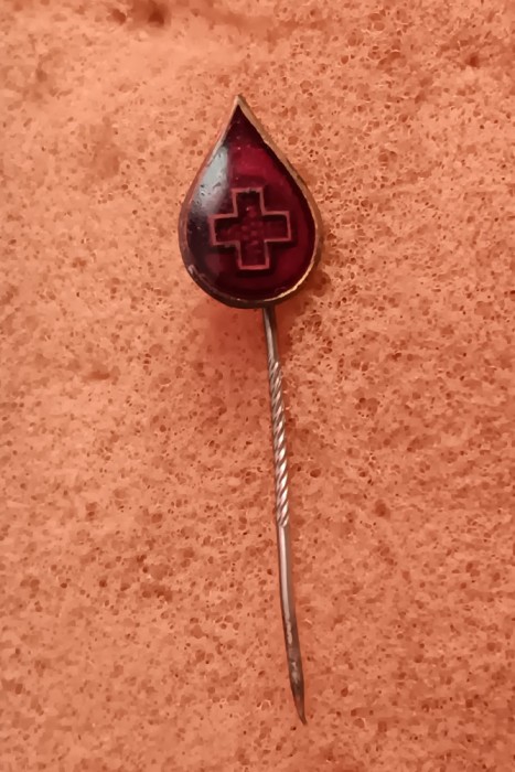 QW9 N 6 - insigna - tematica medicala - donator