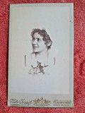 Fotografie tip CDV, femeie cu boneta, inceput de secol XX