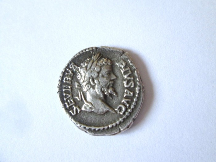Rară! Monedă antică romană argint Septimius Severus(193-211):Denarius Indulgenta monetaria Roma 203 A.D.? Diametrul=17-19 mm,greutate=3,30 grame