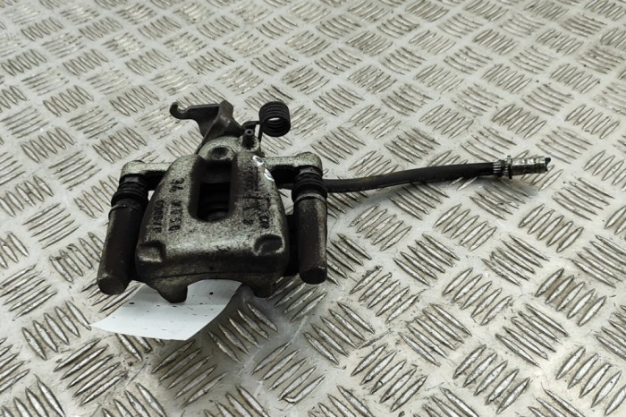 Etrier de fr&acirc;nă dreapta spate MITSUBISHI COLT CZC Cabrio RG 2006 OEM: Cabrio | 28282533