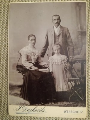 Foto carton kabinett veche, 11x16 cm, F. Dajkovitz, V&amp;acirc;rșet / Werschetz, familie foto