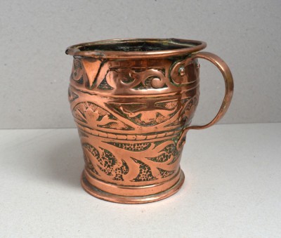 Vas de cupru cu toartă, decor repousse, Italia, secolul al XIX-lea foto