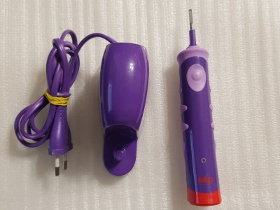 Periuta electrica Oral-B Vitality pentru copii 7600 oscilatii/min - poze reale foto