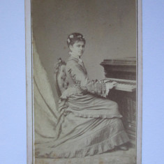 Fotografie pe carton 105x63mm doamnă la pianină,Franz Duschek-Bucuresci cca 1880