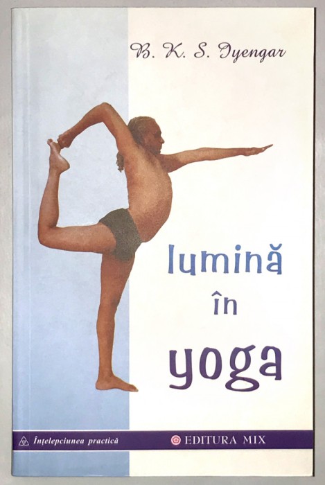 Lumina in Yoga, cu ilustratii alb negru, B.K.S.Iyengar.