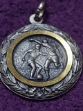Medalie/distintie Sportiva Argintie/aurie,FOTBAL/FOTBALISTI-cu lauri,3,5 cm diam, Europa
