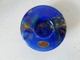 Suport de lumanare, din sticla albastra, eticheta Victor Alexander Handarbeit, suflata/ lucrata manual, 11cm diametru x 4cm inaltime