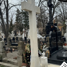 Vand 2 locuri de veci Cimitir Bellu