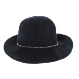 Palarie neagra cu margele albe